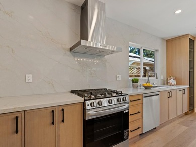 Exceptional Rose Garden property offering 5 bedrooms and 4 full - photo 30