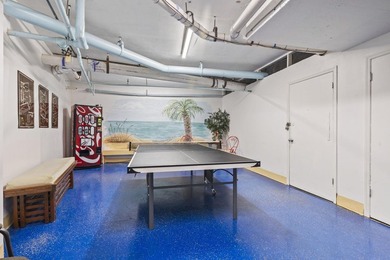 Fully renovated one-bedroom, one-bathroom condo in the Atlantis - photo 37