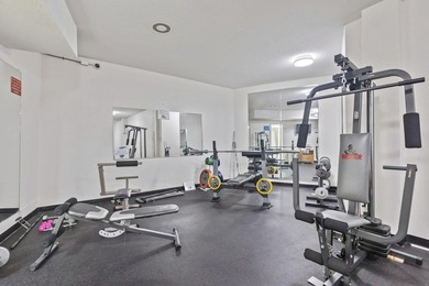 Fully renovated one-bedroom, one-bathroom condo in the Atlantis - photo 38