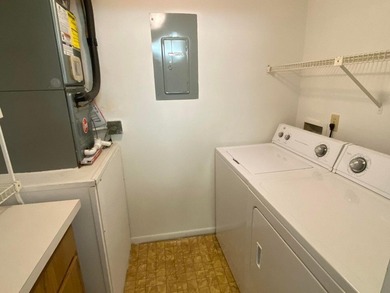 Spacious 2 BR / 2 Bath unit, in all age gated community. Lease - photo 8