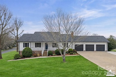 Moss Lake/Kings Mountain Reservoir Home For Sale in Kings Mountain North Carolina