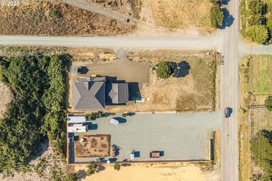 Immaculate Coastal Home on Vesta Street, Bandon, Oregon2,600+ Sq - photo 3