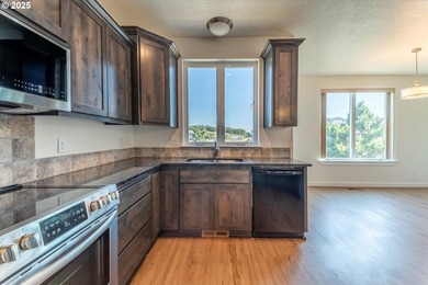 Immaculate Coastal Home on Vesta Street, Bandon, Oregon2,600+ Sq - photo 8