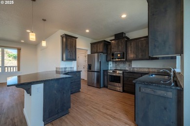 Immaculate Coastal Home on Vesta Street, Bandon, Oregon2,600+ Sq - photo 10
