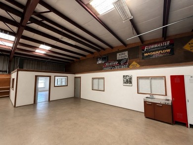 6000 F2 free-span, metal, insulated warehouse with 4 - 12' - photo 13