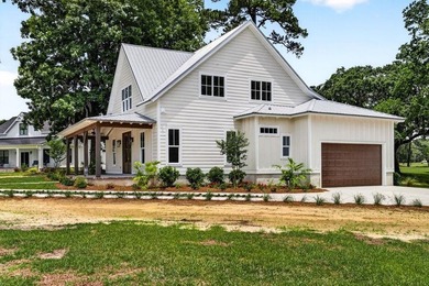 It is an honor to present this exceptional custom-built cottage - photo 16