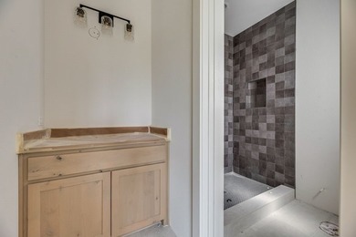 Showings BY APPT ONLY. Contact Listing Agent to schedule. Nearly - photo 19