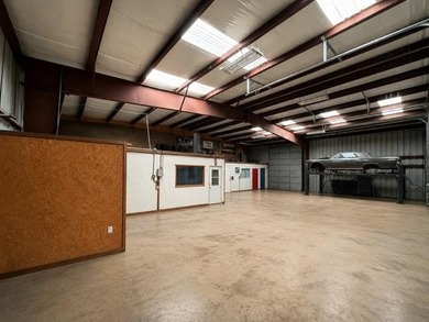 6000 F2 free-span, metal, insulated warehouse with 4 - 12' - photo 23