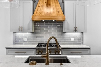 It is an honor to present this exceptional custom-built cottage - photo 28