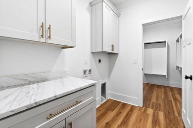 It is an honor to present this exceptional custom-built cottage - photo 42