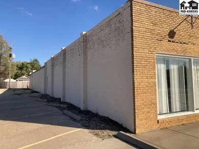 Opportunity to have a building with multiple options for use