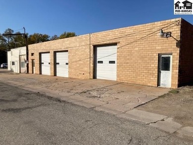 Opportunity to have a building with multiple options for use