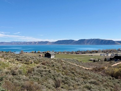 Custom log home nestled at the end of a quiet Cul-de-sac on two - photo 3