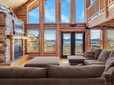 Custom log home nestled at the end of a quiet Cul-de-sac on two - photo 5