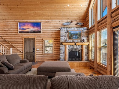 Custom log home nestled at the end of a quiet Cul-de-sac on two - photo 6