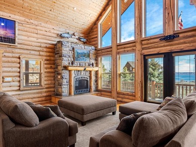 Custom log home nestled at the end of a quiet Cul-de-sac on two - photo 7