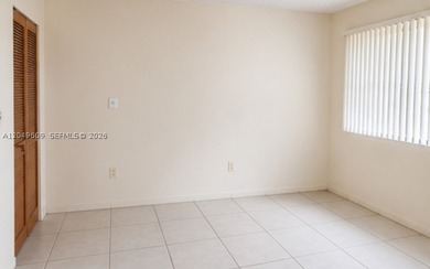Welcome to this spacious 2-bedroom, 2-bathroom first-floor unit - photo 4