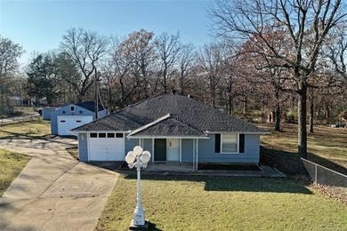 Lake Home For Sale in Eufaula, Oklahoma
