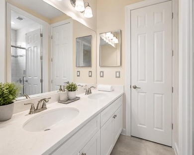 Welcome to this single-story waterfront residence in the - photo 18