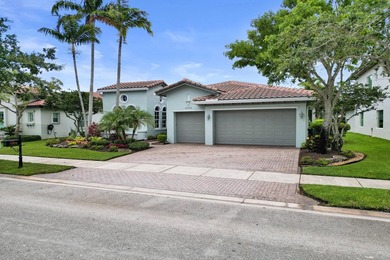 Welcome to this beautiful tranquil, lake front/pool beauty, 3 - photo 1
