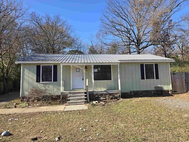 Perfect starter home or investment property. Located close to - photo 5