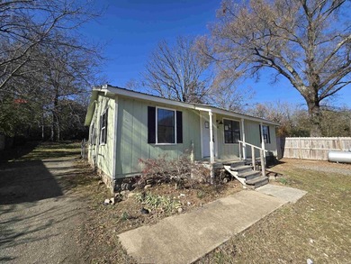 Perfect starter home or investment property. Located close to - photo 6