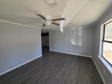 Perfect starter home or investment property. Located close to - photo 7
