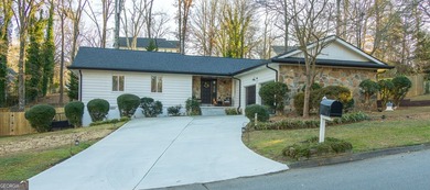 Lake Lanier Home Active Under Contract in Gainesville Georgia