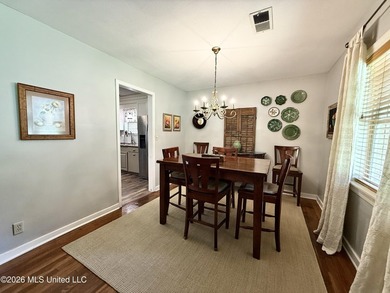 Adorable and meticulously maintained 3 bedroom 2 full bathroom - photo 15