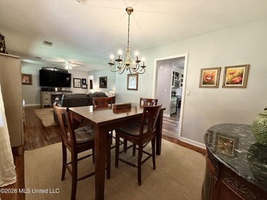 Adorable and meticulously maintained 3 bedroom 2 full bathroom - photo 16