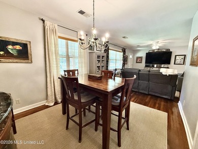 Adorable and meticulously maintained 3 bedroom 2 full bathroom - photo 17