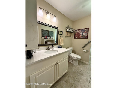 Adorable and meticulously maintained 3 bedroom 2 full bathroom - photo 25