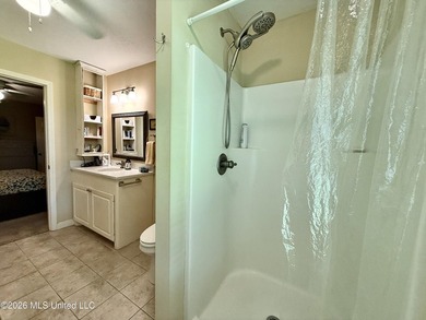Adorable and meticulously maintained 3 bedroom 2 full bathroom - photo 27
