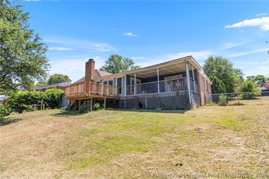 Beautifully updated 3-bedroom, 2-bath ranch conveniently located - photo 28
