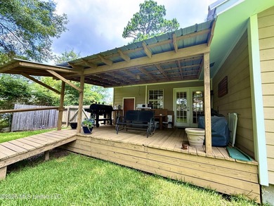 Adorable and meticulously maintained 3 bedroom 2 full bathroom - photo 43
