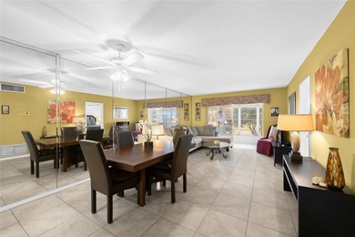 Spacious 2-bedroom, 1-bathroom condo located in a private golf - photo 6