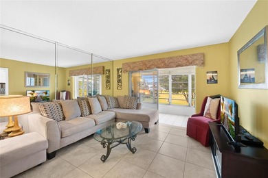Spacious 2-bedroom, 1-bathroom condo located in a private golf - photo 8