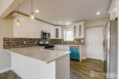 Welcome to this beautiful 5 year new Colonial home featuring a - photo 4