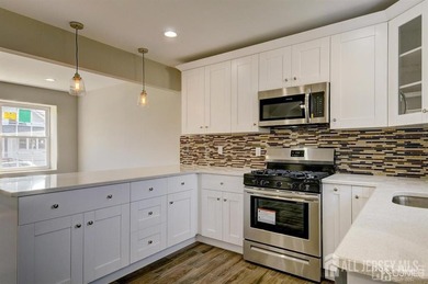 Welcome to this beautiful 5 year new Colonial home featuring a - photo 6