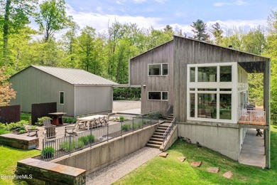 A striking modern retreat where architecture and landscape exist - photo 3