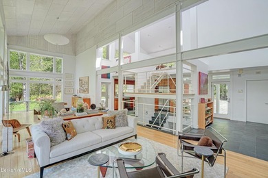 A striking modern retreat where architecture and landscape exist - photo 9
