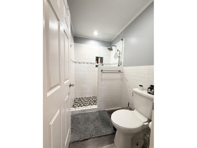 Welcome home to this beautifully updated 3 bedroom, 2 bath - photo 11