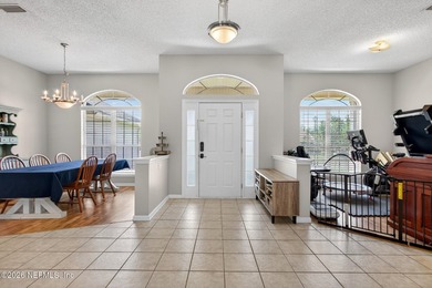 Welcome to this beautifully maintained 4-bedroom, 2-bathroom - photo 7