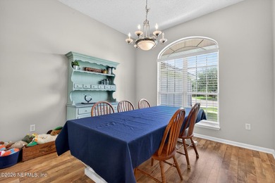 Welcome to this beautifully maintained 4-bedroom, 2-bathroom - photo 9