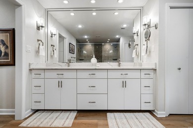 Exquisite Lakeside Living! Renovated Townhome with Premium - photo 29