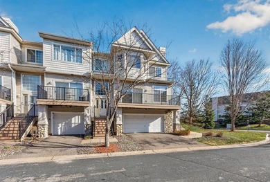 Desirable end unit in great Eagle Trace neighborhood. 2 car - photo 1