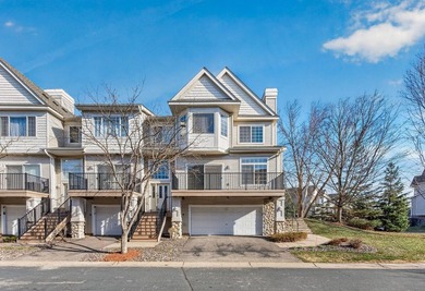 Desirable end unit in great Eagle Trace neighborhood. 2 car - photo 2