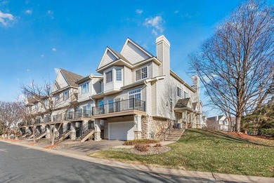 Desirable end unit in great Eagle Trace neighborhood. 2 car - photo 3