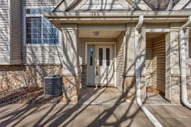 Desirable end unit in great Eagle Trace neighborhood. 2 car - photo 5