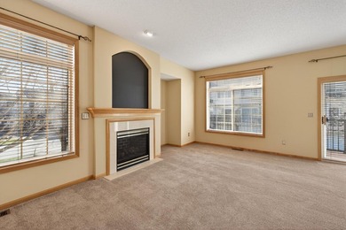 Desirable end unit in great Eagle Trace neighborhood. 2 car - photo 8